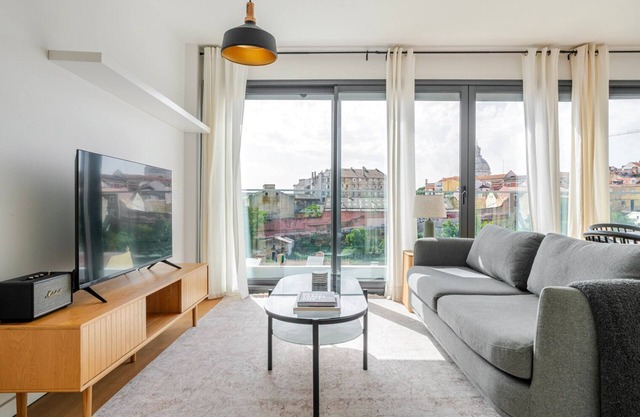 Blueground | São Vicente, pool, nr Campo de Ourique