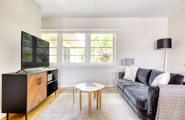 Blueground | Venice, pool, nr Venice Beach