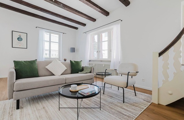 Blueground | Vorstädte, w/d, furniture & decor