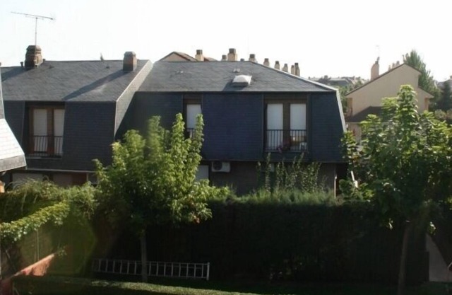 BOADILLA: BEAUTIFUL HOUSE WITH POOL