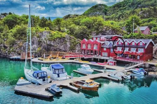 Boathouse apartment with floating sauna