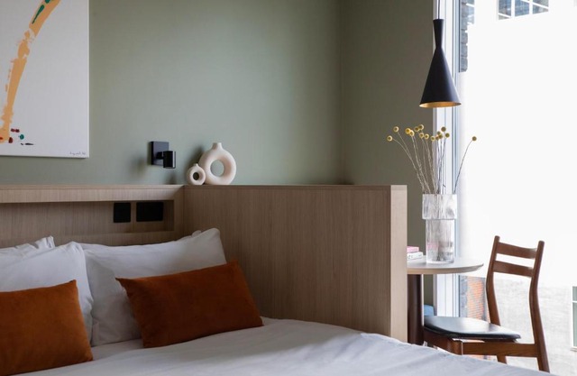 Bob W Tower Hill Studios