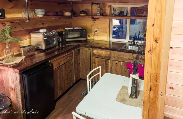 Bobber's On The Lake - Cabin 2