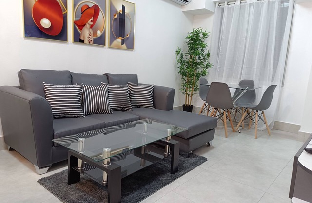 Boca del Mar III, apartment 411
