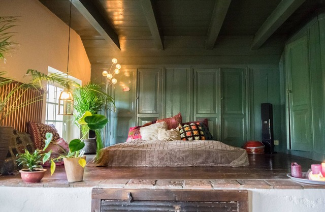 Bohemian Wellness,Jacuzzi,Sauna,BBQ,Garden close to Amsterdam &Utrecht 14 Sleeps