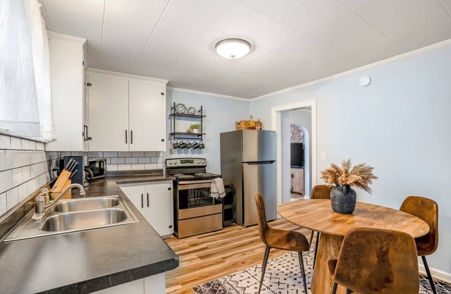 BoHo by the Beach: Charming 2-bedroom apartment in the heart of Port Clinton