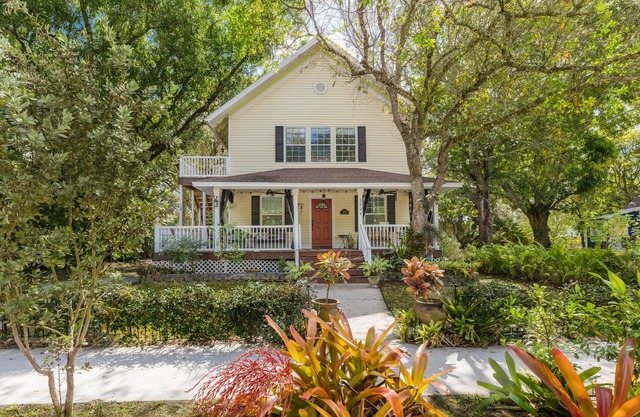 Boho getaway - walkable to downtown Fort Myers!