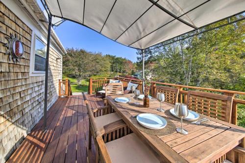 Boothbay Apt with Furnished Deck about 1 Mi to Bay