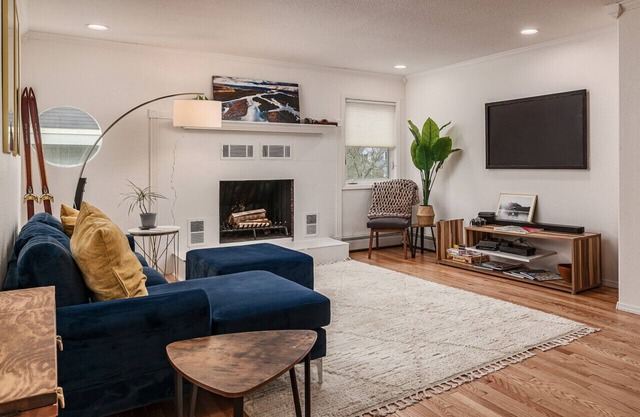 Bootleggers Condo · 2 Bedroom Modern Condo in Heart of Downtown