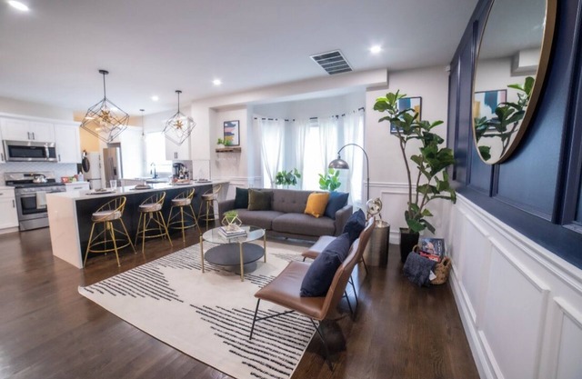 Boston 2 level luxury home, Free Parking, 5 mins to casino & 10 mins to airport