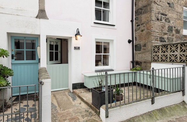 Bosullow - Three Bedroom Cottage, Sleeps 6