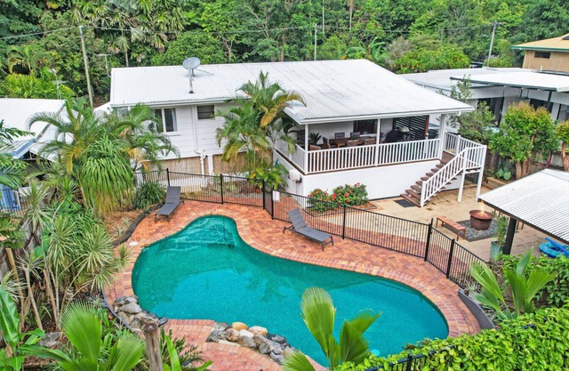 Botanica View – Spacious Edge Hill Home with Pool and Views