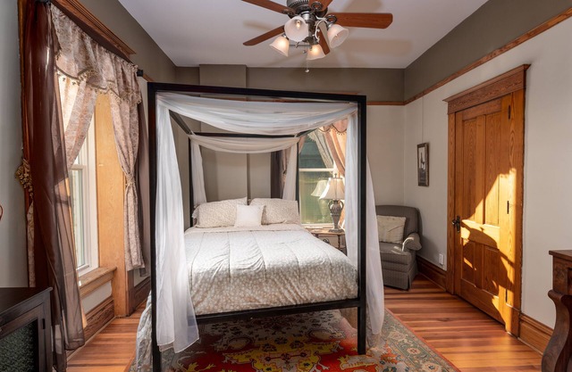 Botanical Suite at Elkader Jailhouse Inn