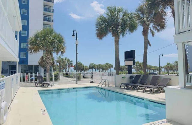 Boutique on the beach, Studio #125 + Pool