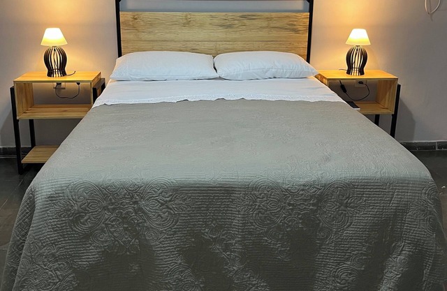 Flat with air conditioning, balcony and beautiful view of Ibituruna. Near Samaritan Hospital