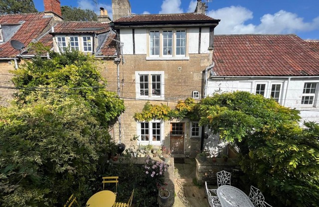 Bradford on Avon holiday cottage 4 bedroom near Bath