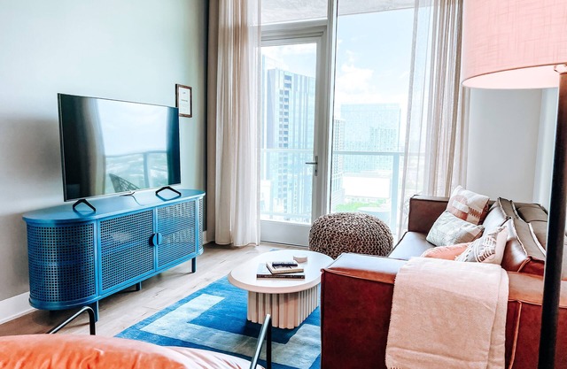 Brand New! 29th Floor Rainey St. Condo in Downtown Austin w/Rooftop Pool & Patio