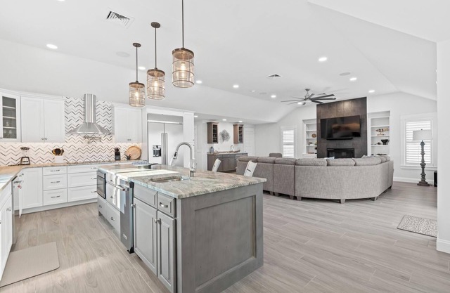 Brand New Construction,1 block to the beach, Private POOL in center of Dewey!