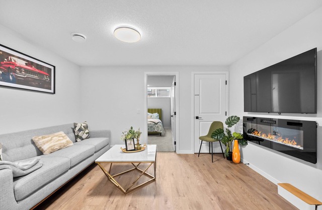 Brand-New Cozy-2BR|1Bathroom Suite Nr Calgary|HWY1&Banff|Sleep4