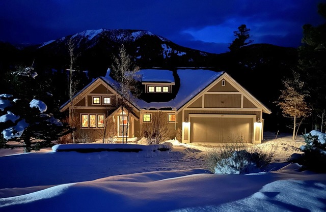 BRAND NEW LISTING! Gorgeous Private Big Sky Cabin!