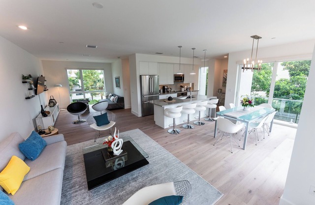 Brand New Luxury Townhouse in Downtown Sarasota w/Elevator, Kayaks, and bicycles