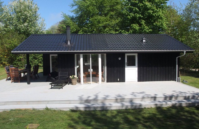 Brand new renovated cottage for 6 people just 500m from the water