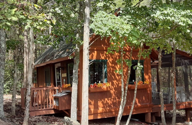 BRANSON HOBBY FARM FOR COUPLES Beautiful Rustic Cottage/Hot Tub and Hobby Farm