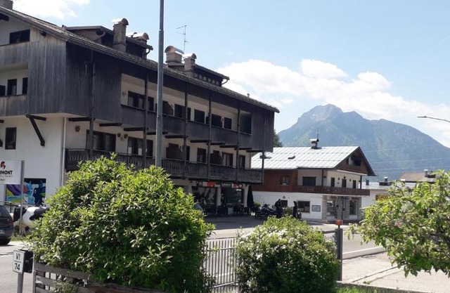 Breakfast around the mountains