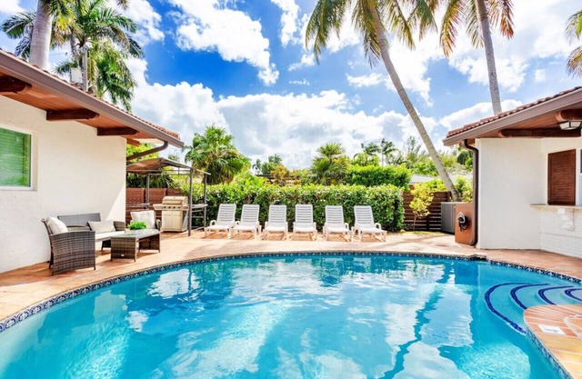 Breathtaking 5BR & 3BA Villa near Hollywood Beach