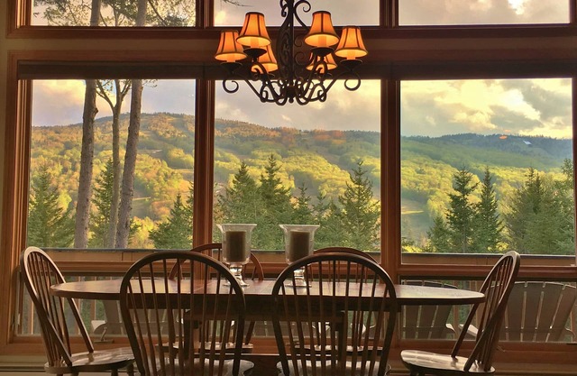 Bretton Woods 3 br/3ba condo. Stunning views & close to Mt. Washington Hotel.