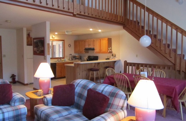 Bretton Woods Townhome - Close to many winter activities, Ideal for 2 families