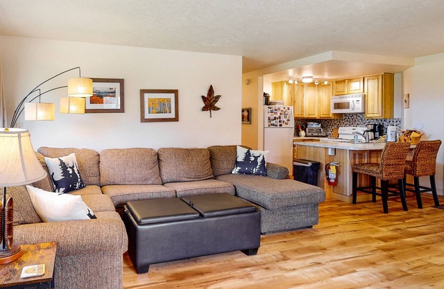 Brianwood #30 | Ski-in/ski-out Brian Head condo with hot tub, sauna & fireplace