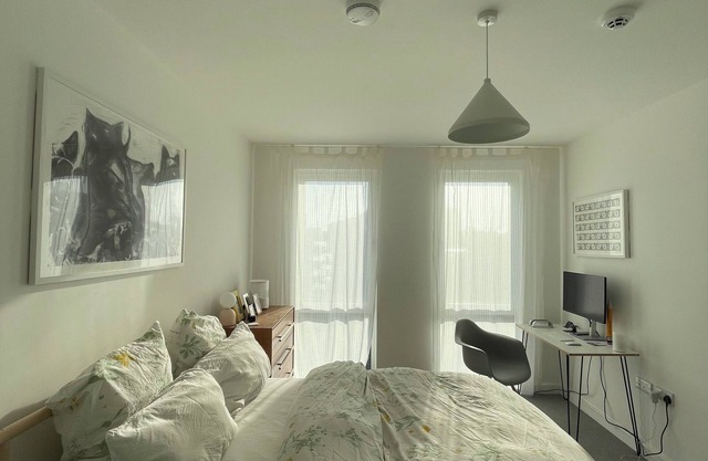 Bright 1BD Flat w/Balcony - Heart of Brixton!