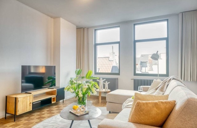 Bright 1BR Haven in Antwerp with Terrace