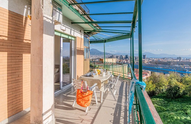 Bright Apartment Private Parking Naples, Napoli, Italy