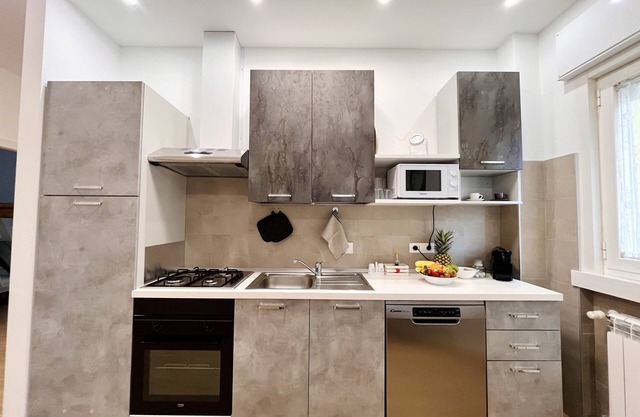 BRIGHT APARTMENT WITH PRIVATE PARKING