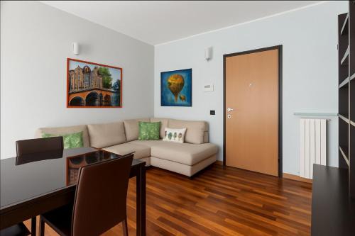 Bright apartment with terrace near the subway