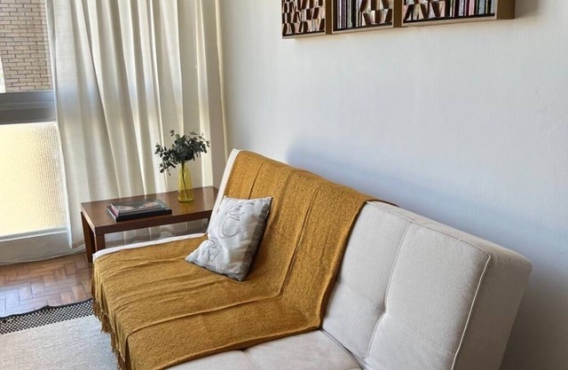 Bright apt in the perfect location! Beautiful view