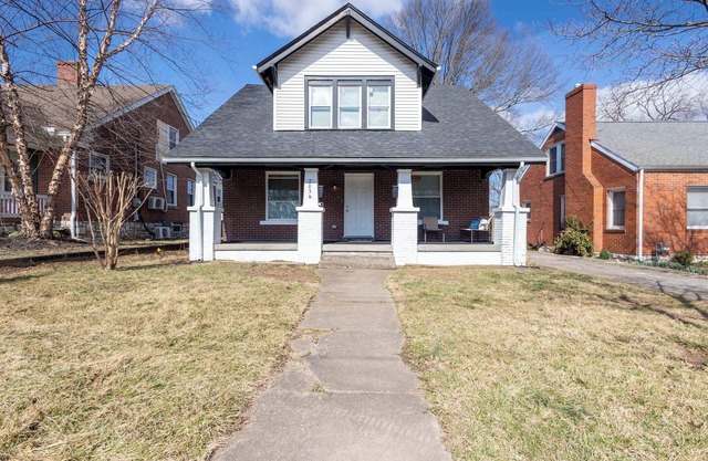 Bright & Beautifully Renovated Duplex Unit A !- 7 Minutes to Downtown