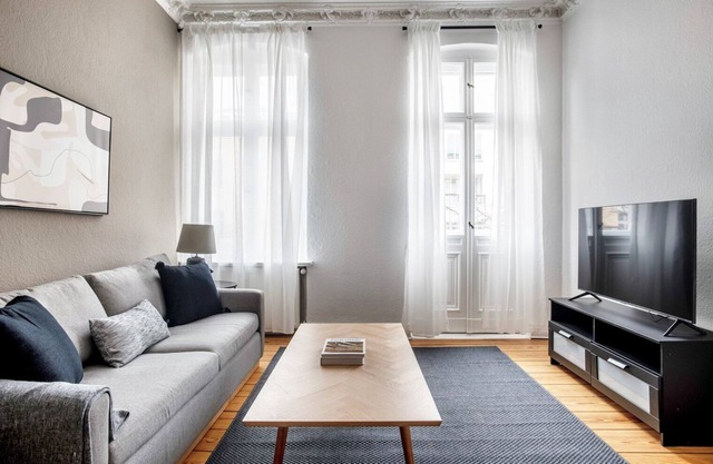 Bright Charlottenburg 2BR nr Lietzensee, by Blueground