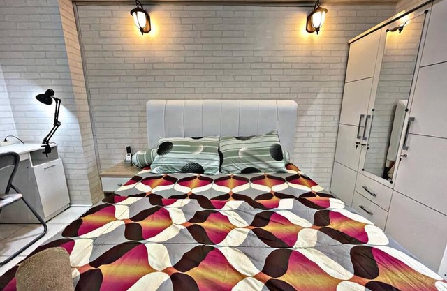 Bright cozy studio 1BR Cityview, SmartTV,FAST Wifi at Greenbay Pluit