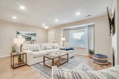 Bright Helen Cottage Walk to Town!