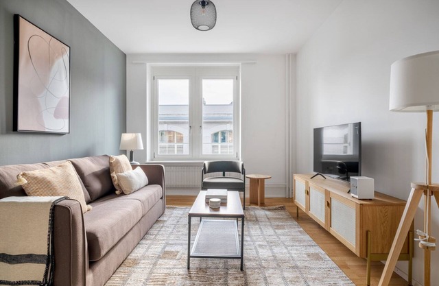 Bright Horgen 2.5 Room w/Storage, 3 min to Market, by Blueground