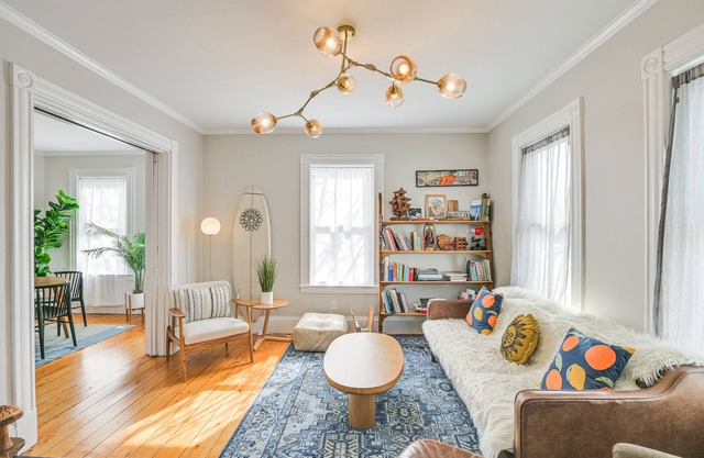 Bright & Pet-Friendly Home: 2 Mi to Harvard Square
