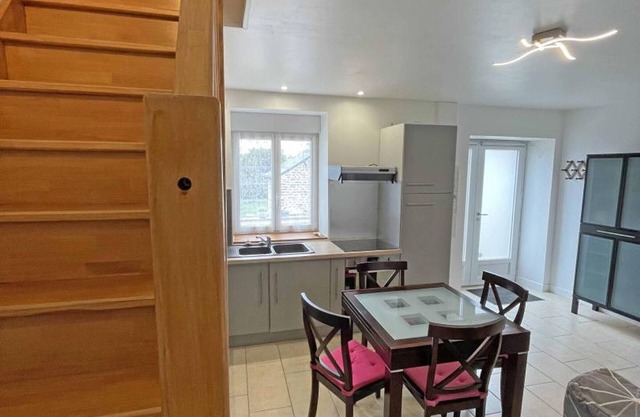 Bright renovated cottage with pets allowed, parking and WIFI in Swiss Normandy