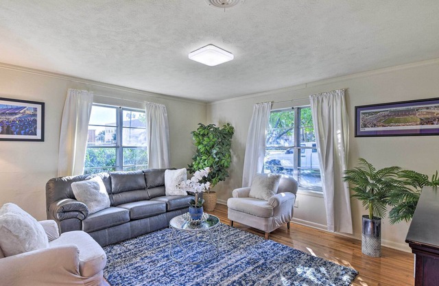 Bright Retreat w/ Yard - Walk to TCU Campus!