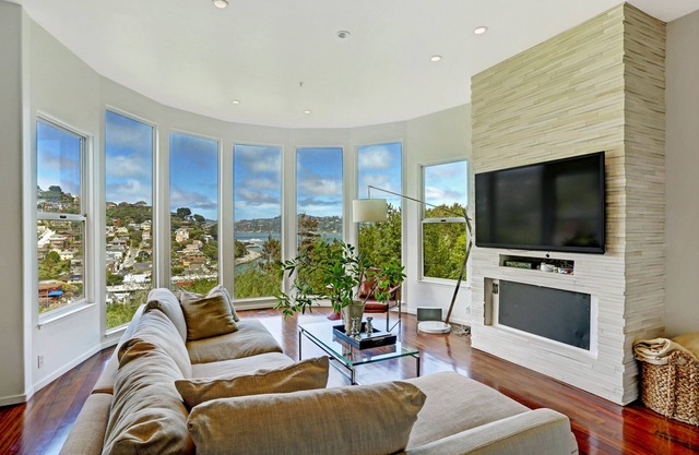 Bright Sausalito Home with Panoramic Bay Views