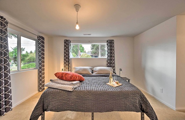 Bright Seattle Cottage w/Private Backyard Access!