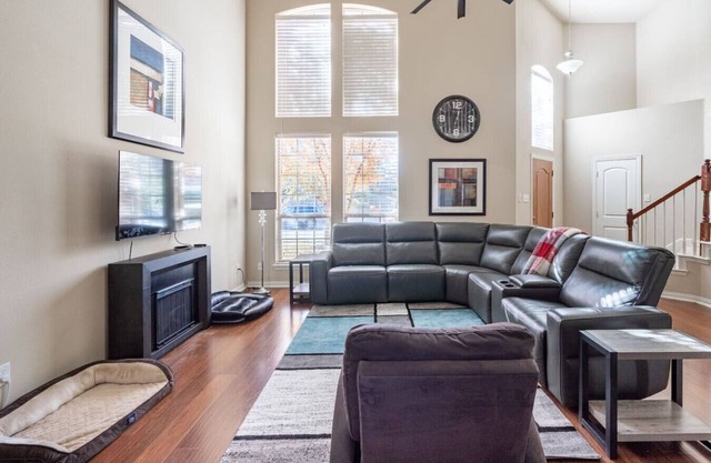 Bright & Spacious 3BR w/Patio & Dog Yard, Minutes from DFW Airport
