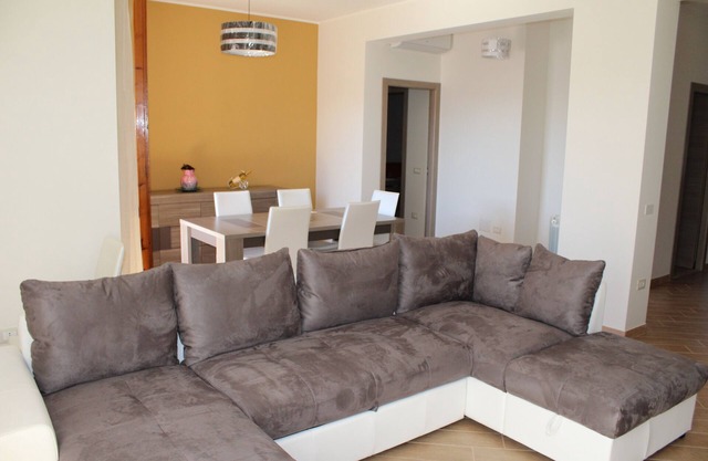 Bright, spacious and comfortable 4th and top floor apartment, Poetto area